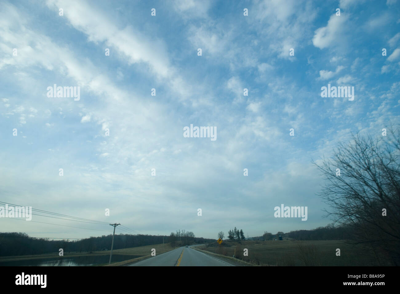Cloudy blue sky hi-res stock photography and images - Alamy