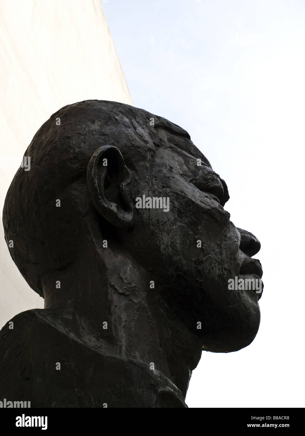 Nelson Mandela Sculpture by Ian Walters on the South Bank, London Stock Photo Alamy