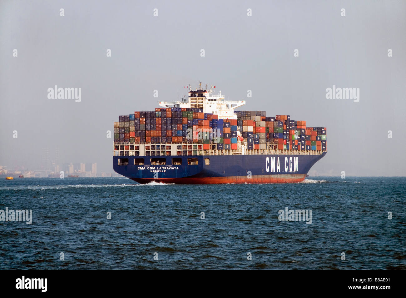 Ship carrying ship hi-res stock photography and images - Alamy