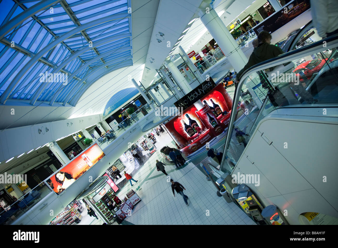 Gatwick south terminal hi-res stock photography and images - Alamy