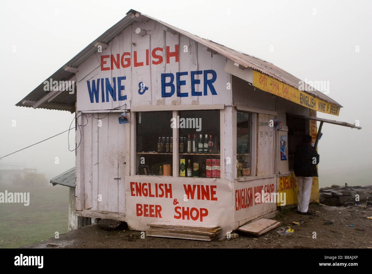 An English wine and beer shop on the Rohtang Pass in northern India. Stock Photo