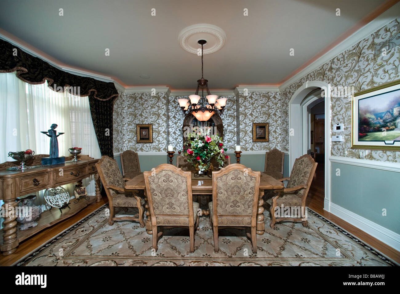 Rich house interior dining room hi-res stock photography and images - Alamy