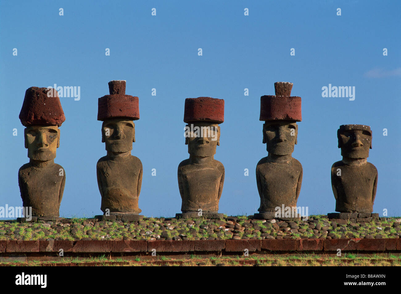 FV3515, Dave Nunuk; Statues, Moai  ahu ure huki, Easter Island, Chile Stock Photo