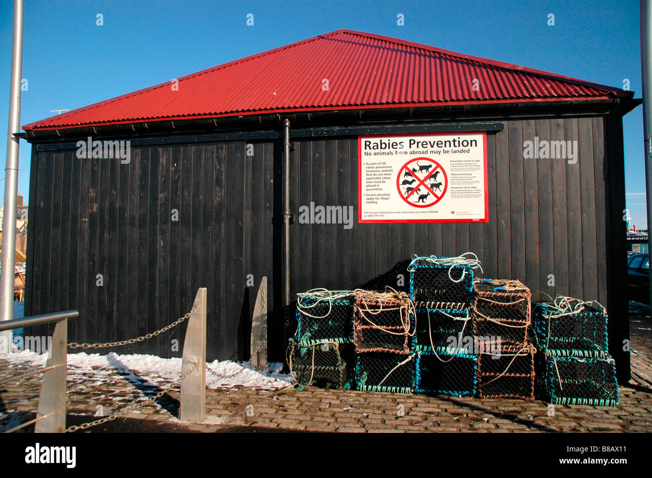 Rabies harbour sign hi-res stock photography and images - Alamy