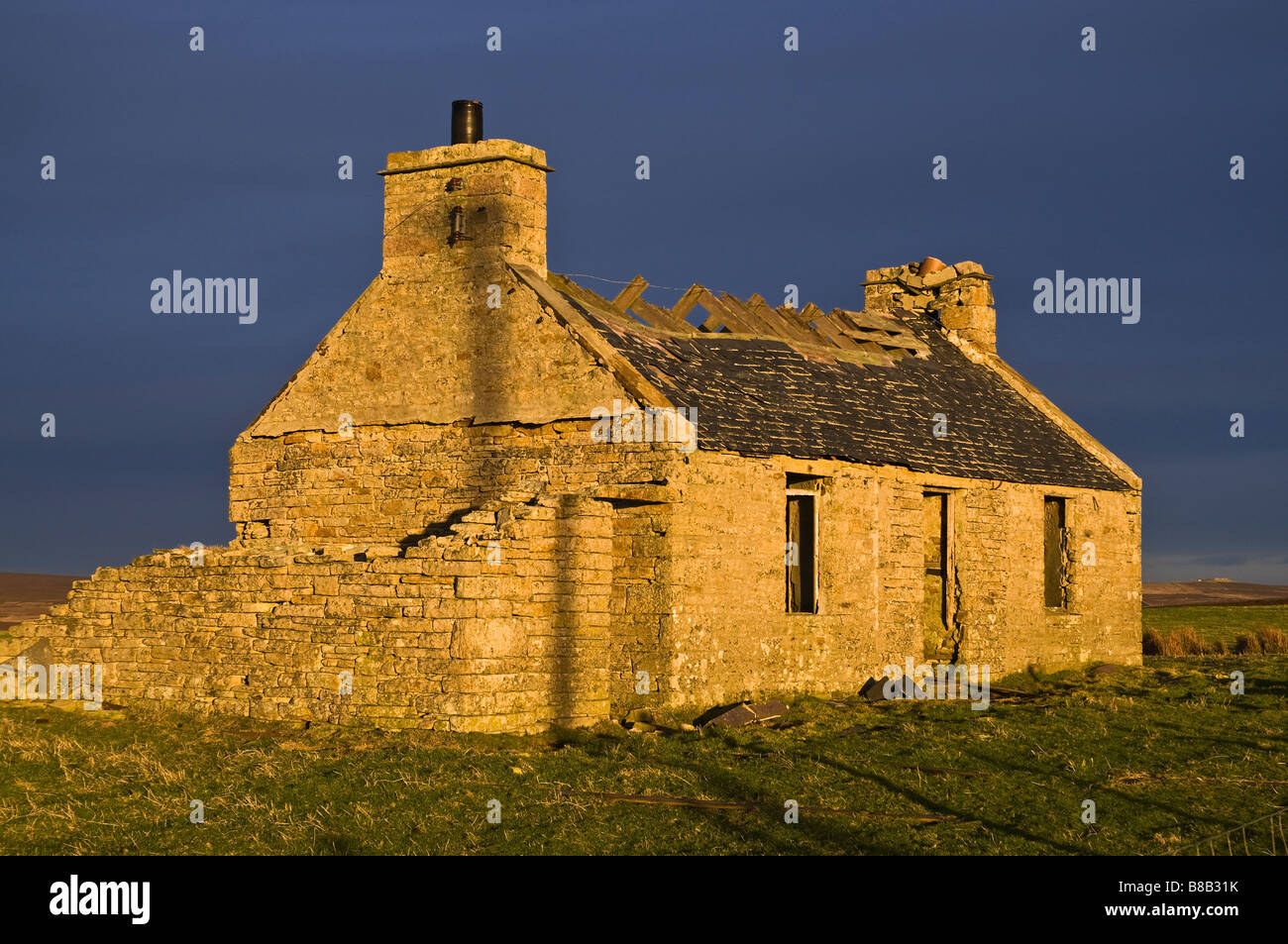 dh  ORPHIR ORKNEY Building Sunset dramatic black sky ruined derelict croft cottage abandoned atmospheric house scotland uk buildings exterior Stock Photo