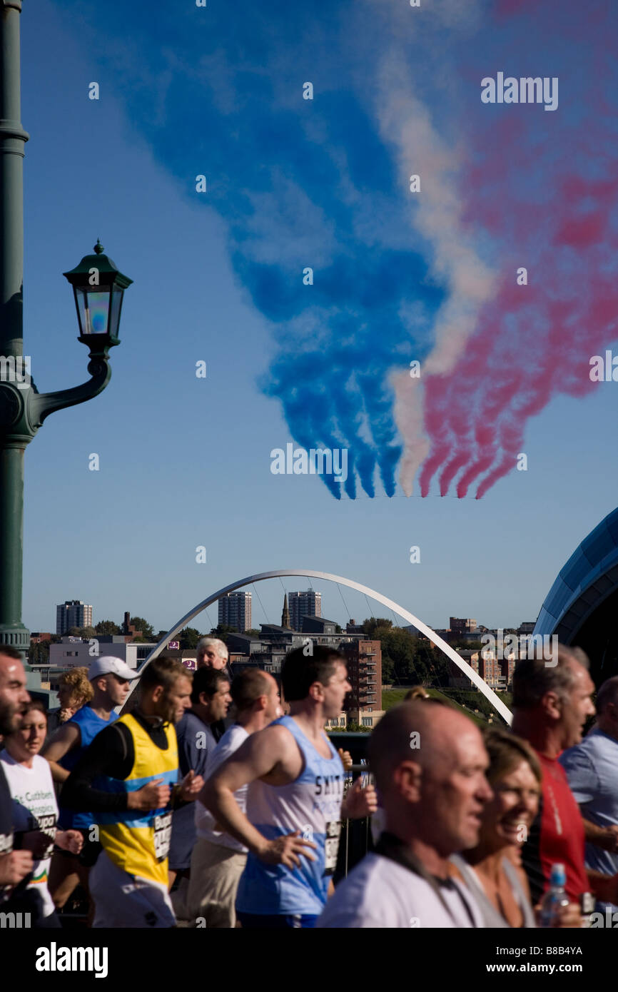 Red Arrows and runners at 2008 Great North Run from Newcastle to South Shields. Stock Photo