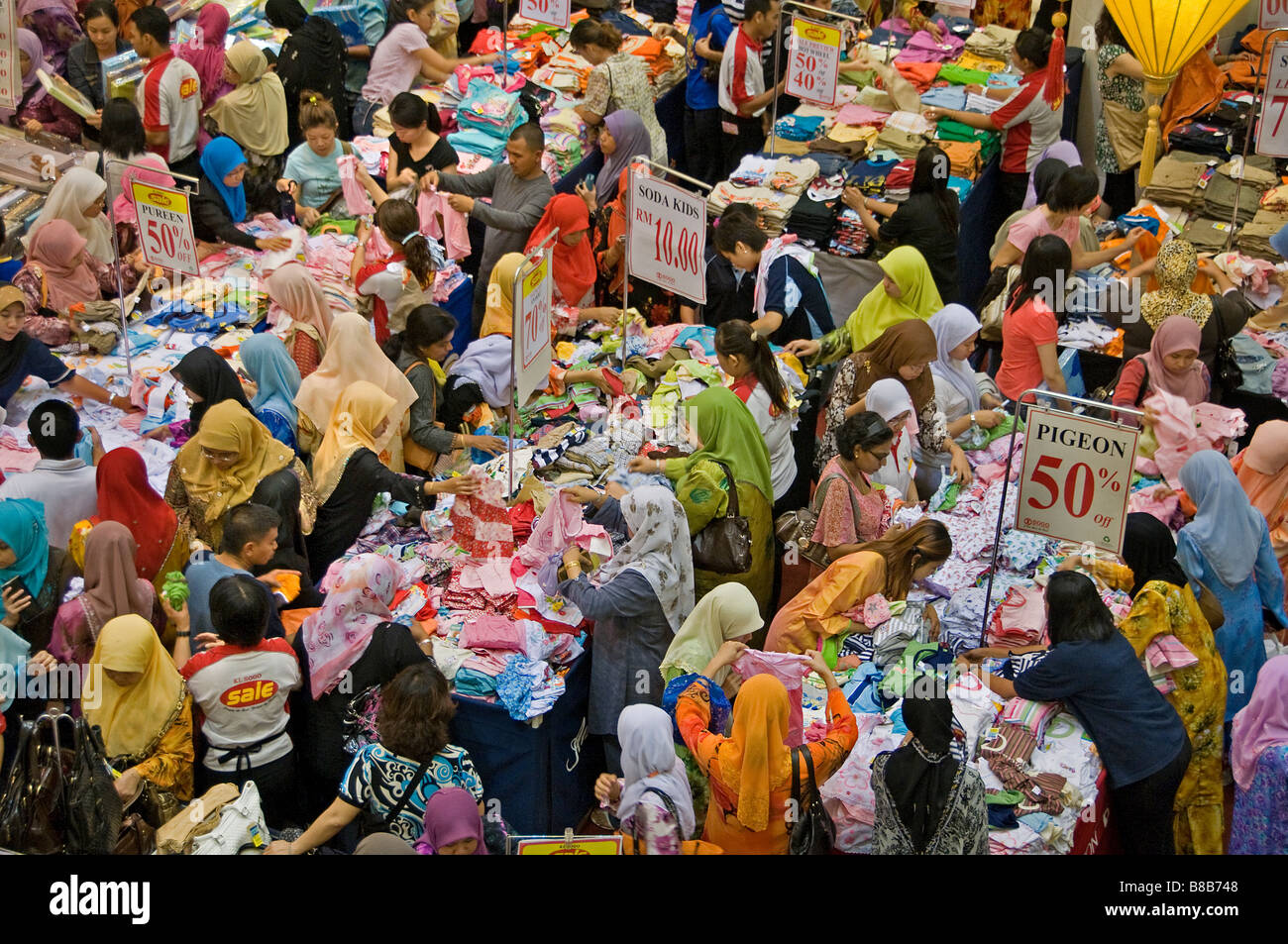Muslim Clothes Shop Mall High Resolution Stock Photography And Images Alamy