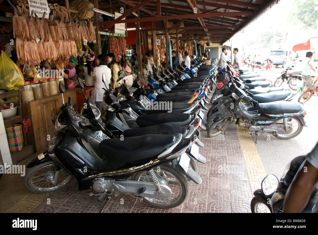 Cambodia motorbike market hi-res stock photography and images - Alamy