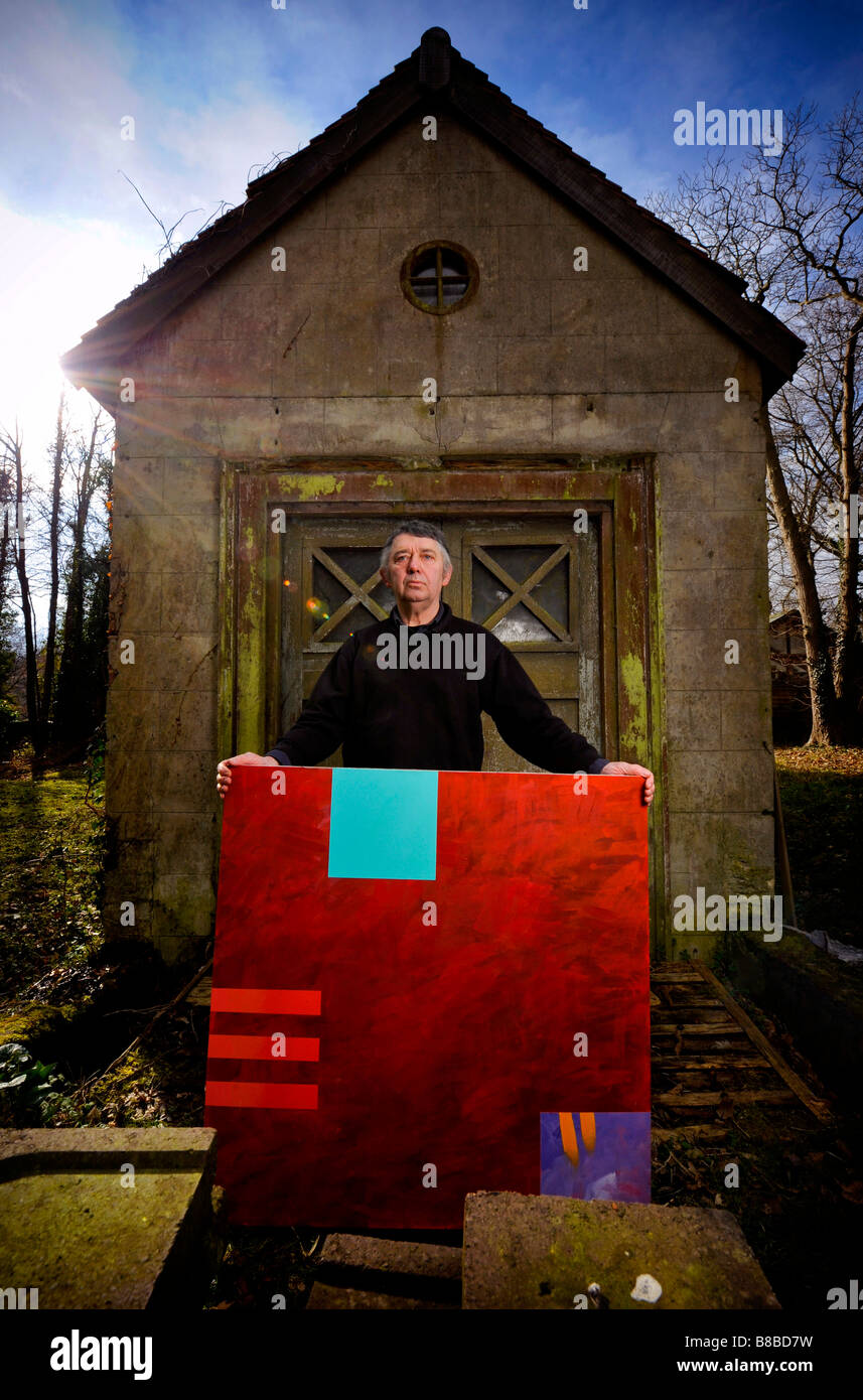 Colour minimalist Chris Mansell M.A.(RCA) with one of his paintings outside his Sussex studio. Picture by Jim Holden. Stock Photo