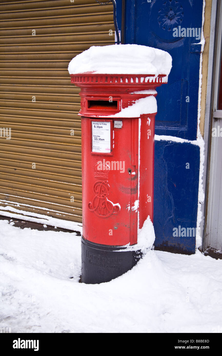 Frozen post box hi-res stock photography and images - Alamy