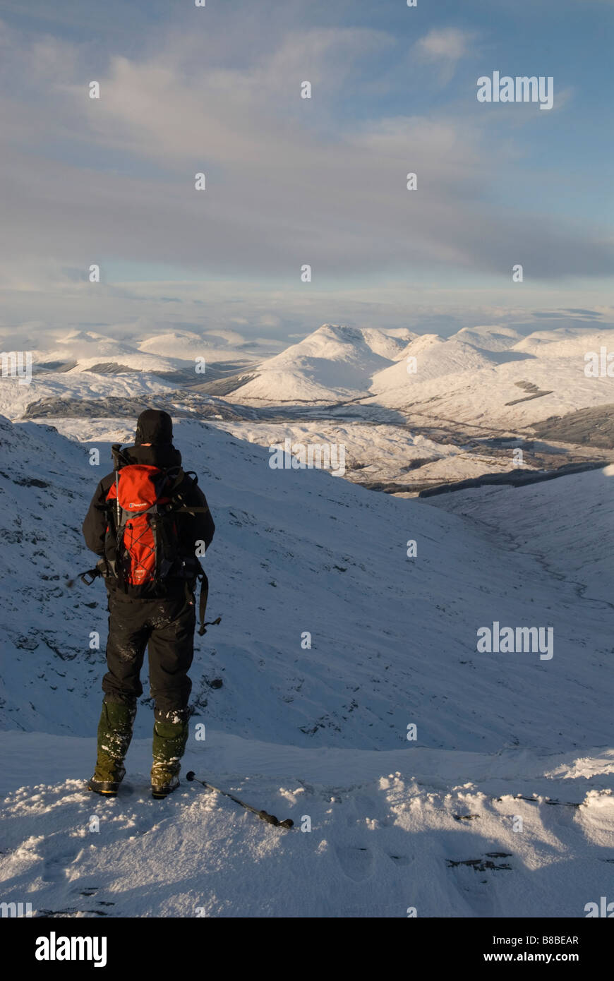 HILL WALKER AND VIEW TOWARDS STRATH FILLAN ROAD BETWEEN CRIANLARICH AND TYNDRUM FROM BEINN A CHROIN Stock Photo