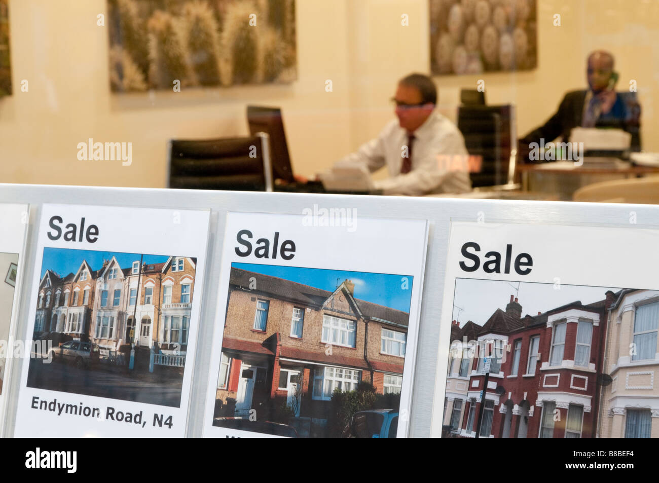 Estate agents signs london hires stock photography and images Alamy
