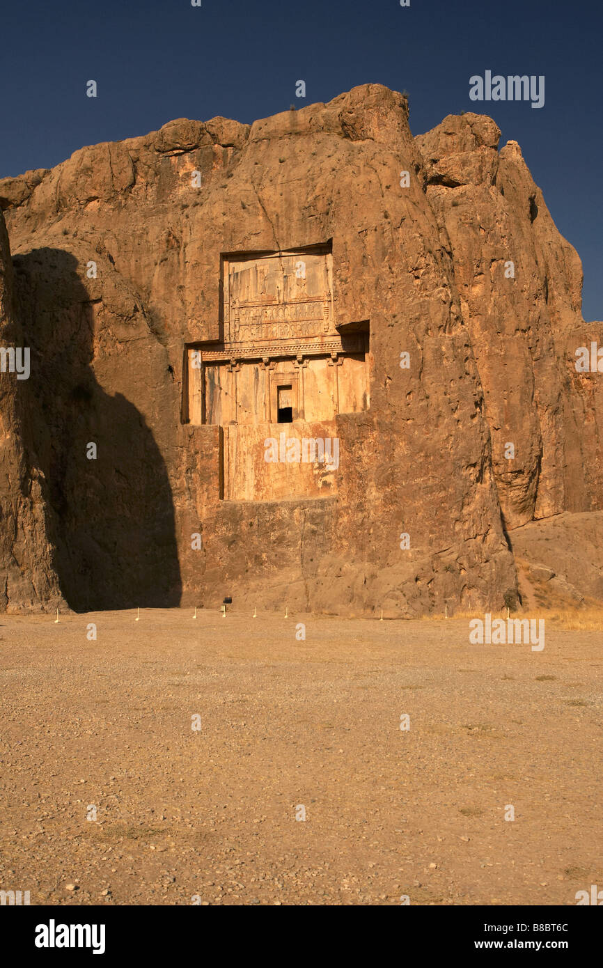 The tombs at Naqsh-e rostam Stock Photo - Alamy