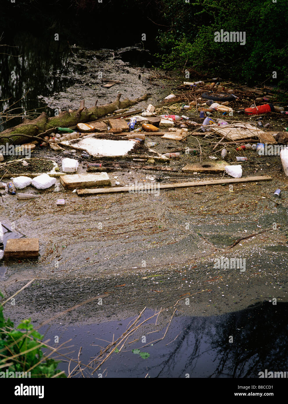 Rubbish and litter in rivers hi-res stock photography and images - Alamy