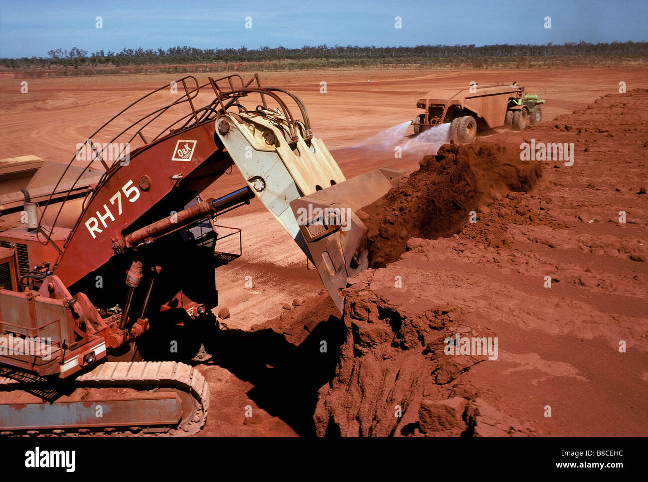 BAUXITE MINES Digging bauxite from ore body Stock Photo Alamy