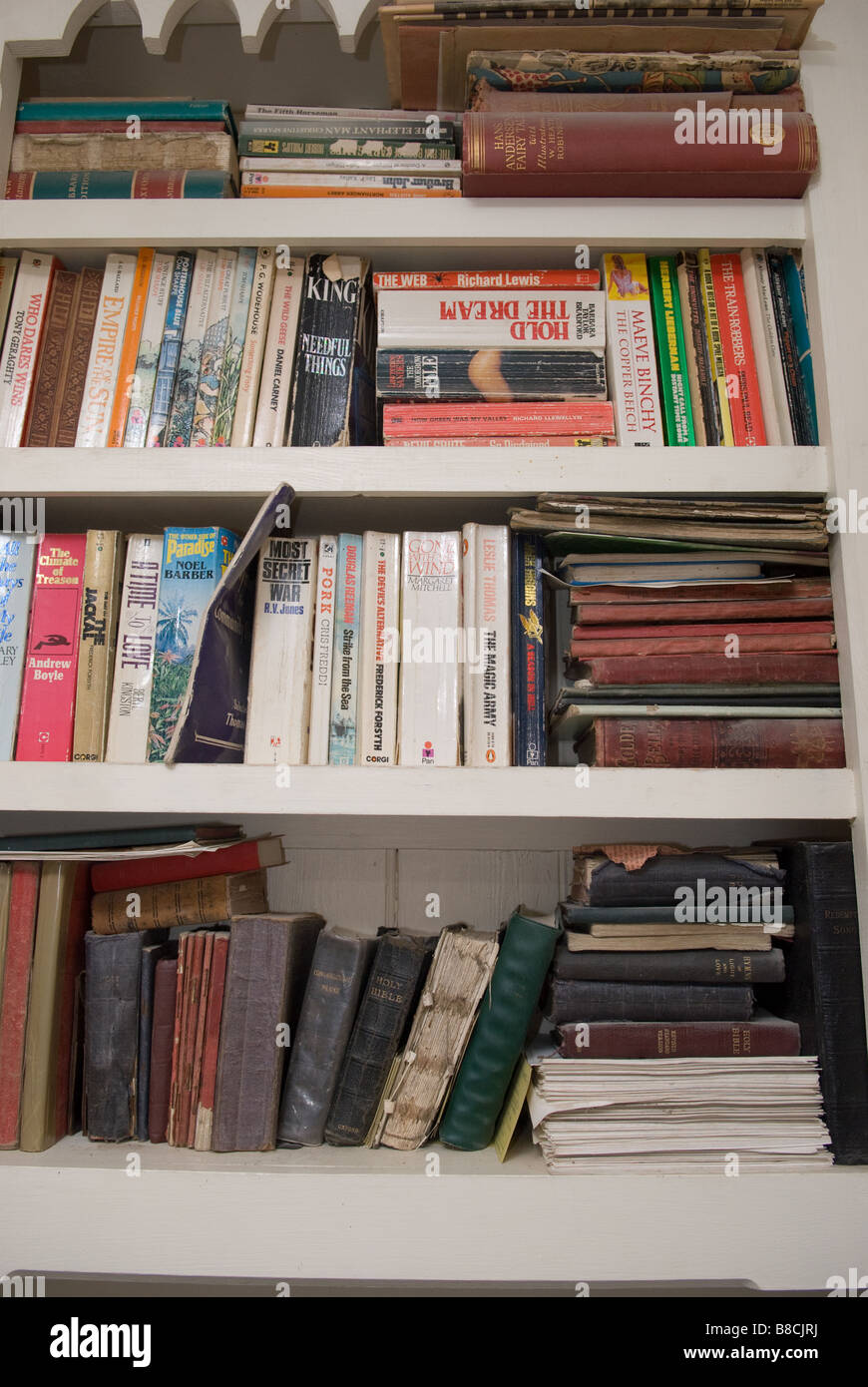 books on shelf Stock Photo Alamy