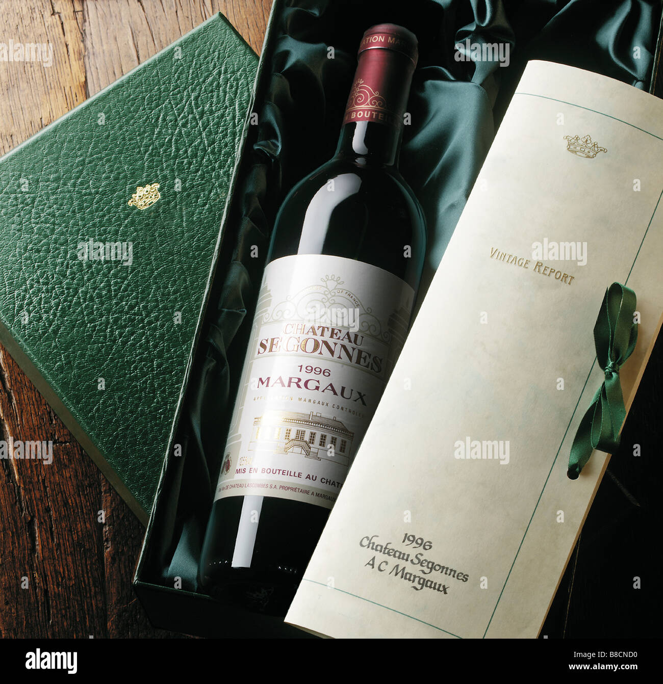 Boxed wine gift set Stock Photo Alamy