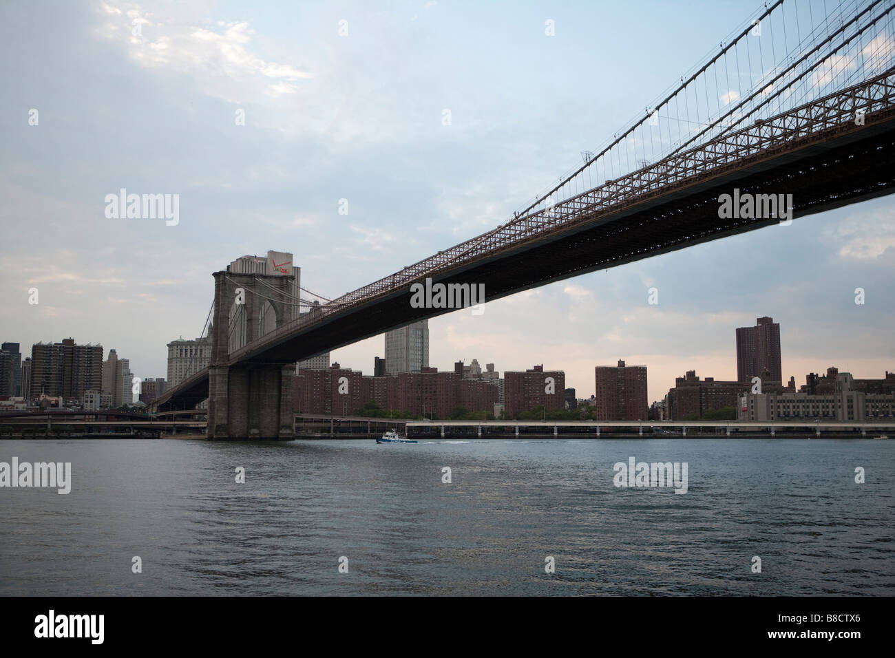 Brooklyn bridge and New York skyline Stock Photo - Alamy