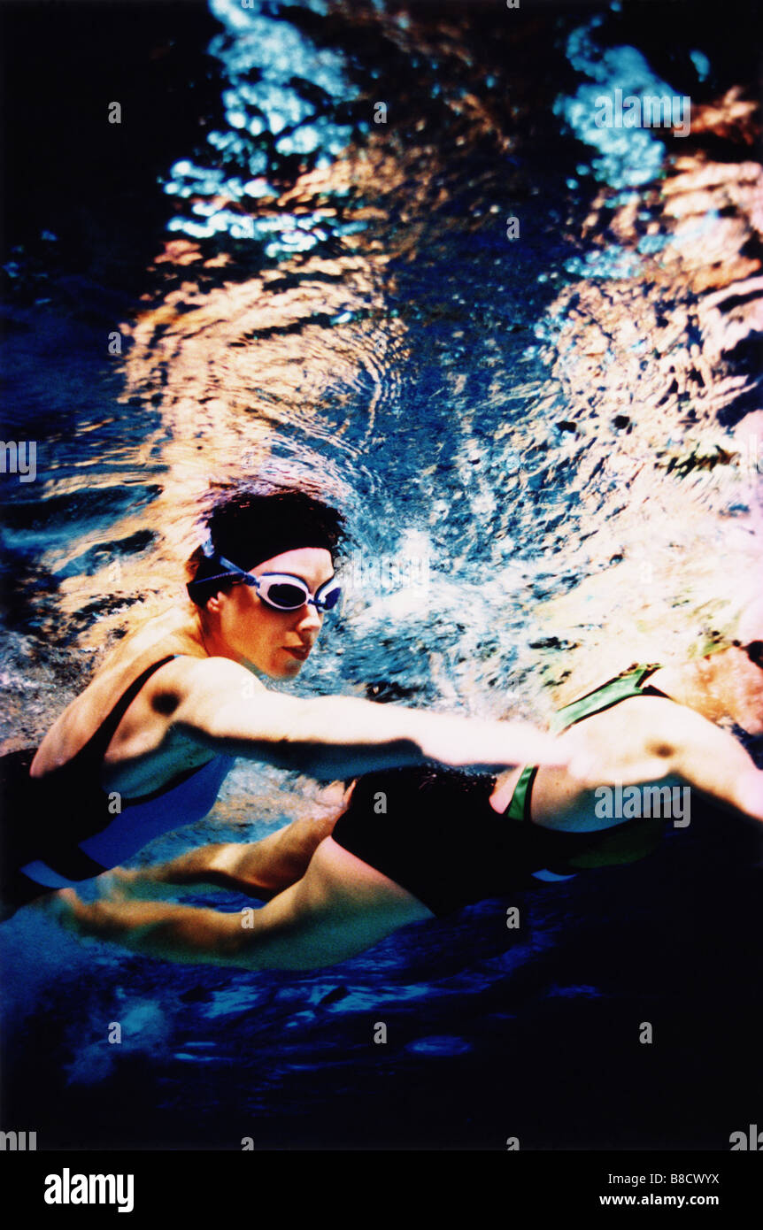 Fv2004 Fv2004 capitaine two women swimming hi-res stock photography and images ...
