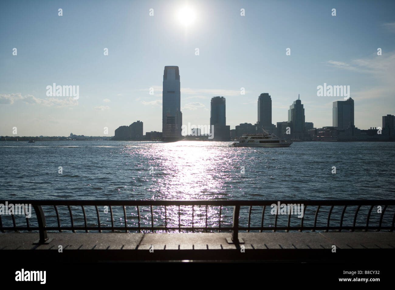 new york skyline over the east river Stock Photo - Alamy