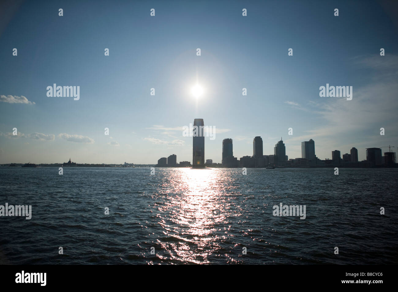 new york skyline over the east river Stock Photo - Alamy
