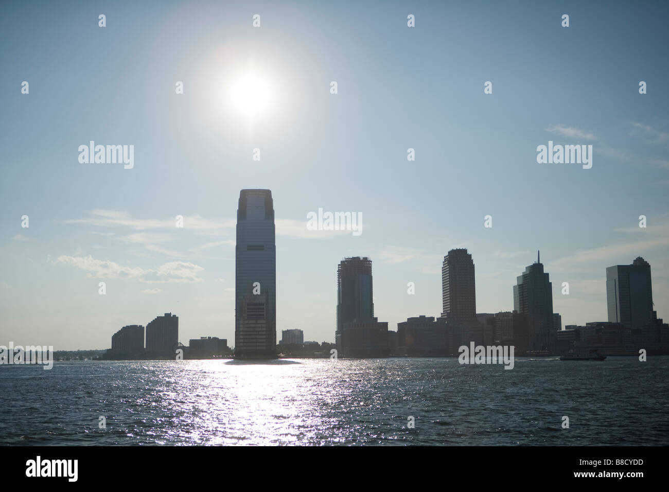 new york skyline over the east river Stock Photo - Alamy