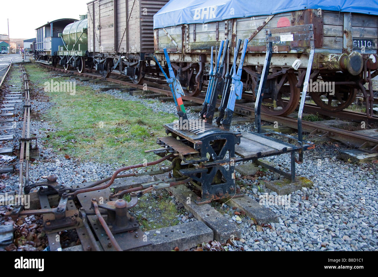 Ground Lever Frame Operating Signals & Points with Freight Wagons of