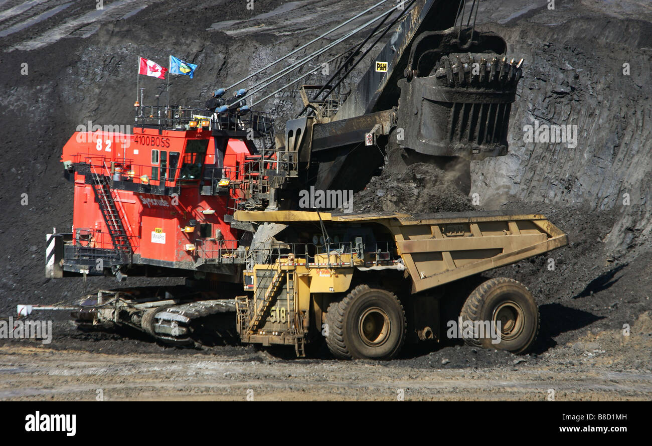 Oil Sands Mining Operations, Syncrude Canada's Aurora Mine, t McMurray, Alberta Stock Photo - Alamy