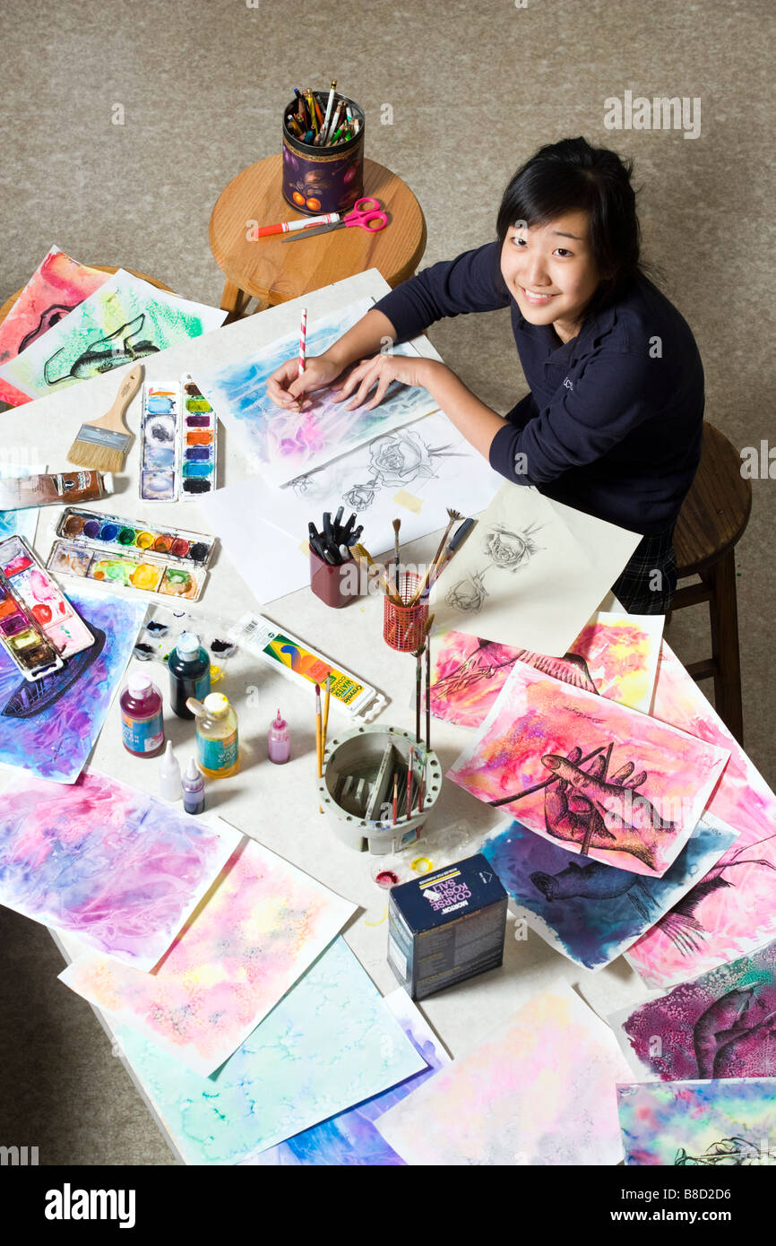 High school student in art class Stock Photo - Alamy