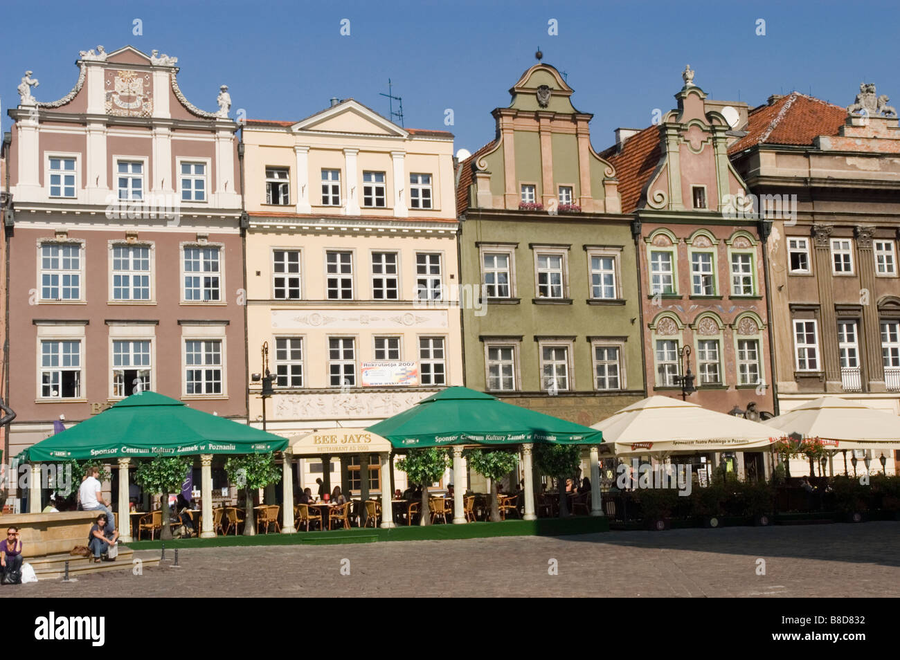 Umbrella pubs on Old Market Square, Poznan, Poland Stock Photo