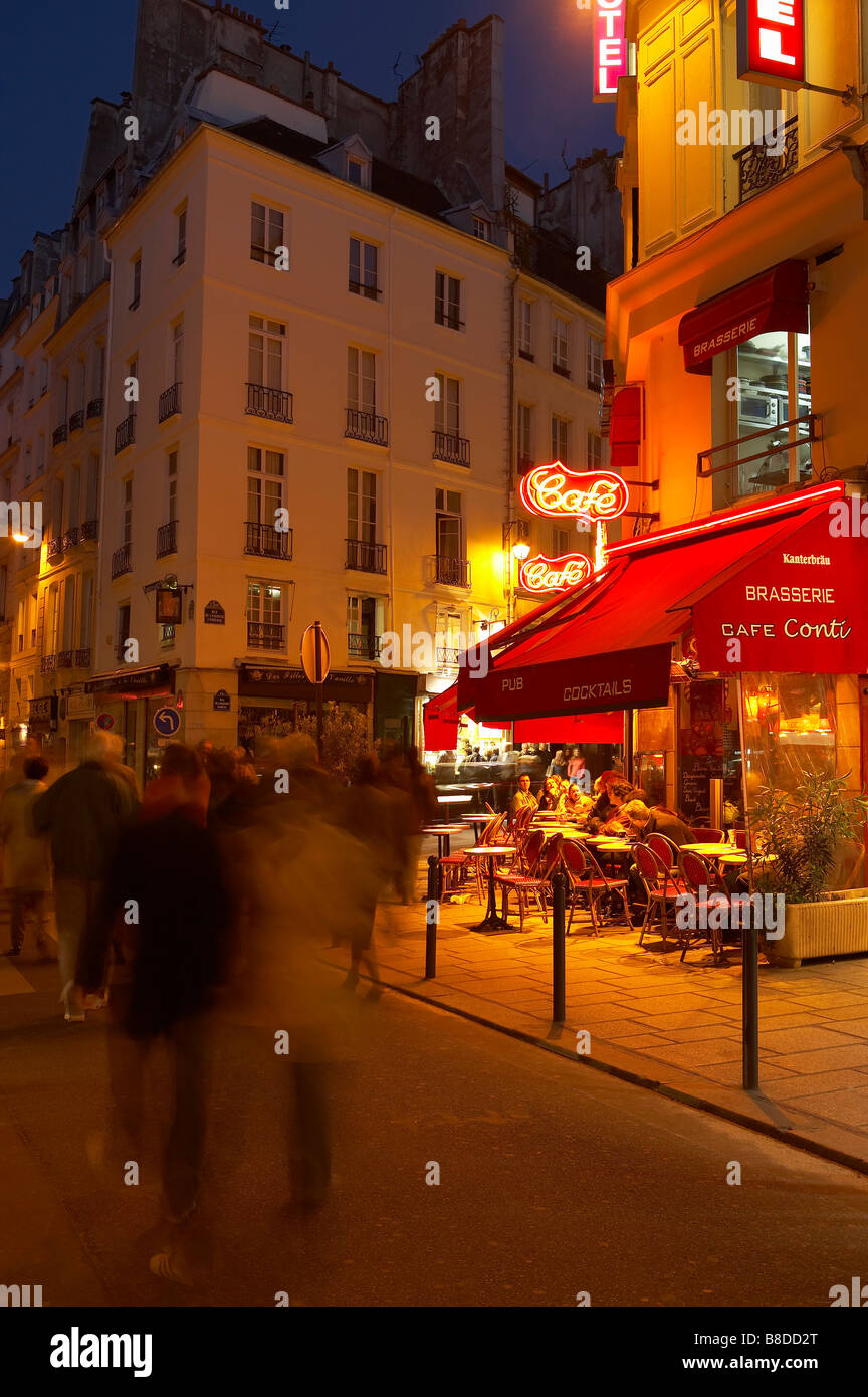 Paris cafe night hi-res stock photography and images - Alamy