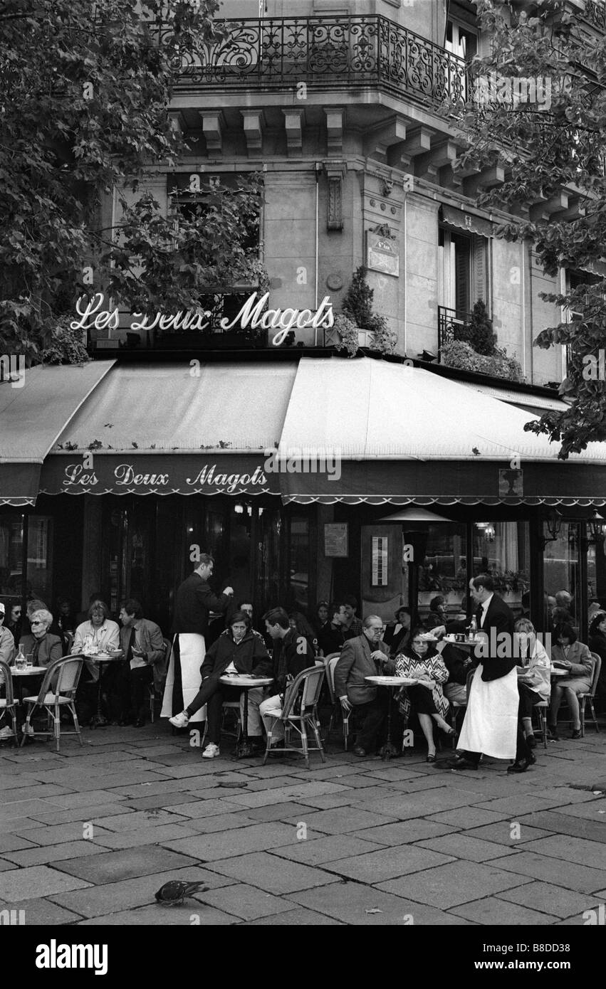 Paris france les deux magots Black and White Stock Photos & Images - Alamy
