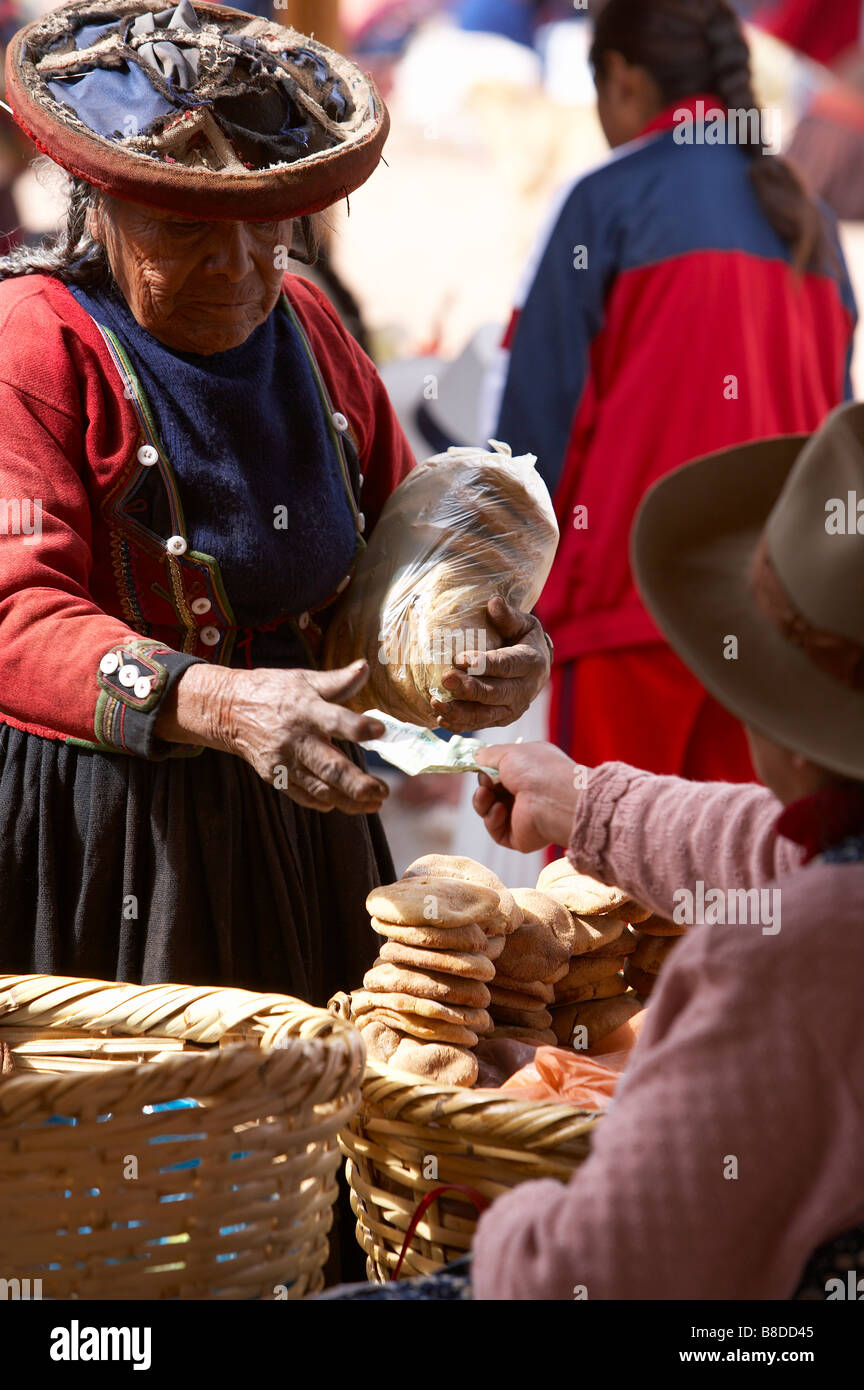 cash transaction, women at Chincherro market. nr Cusco. Peru Stock Photo