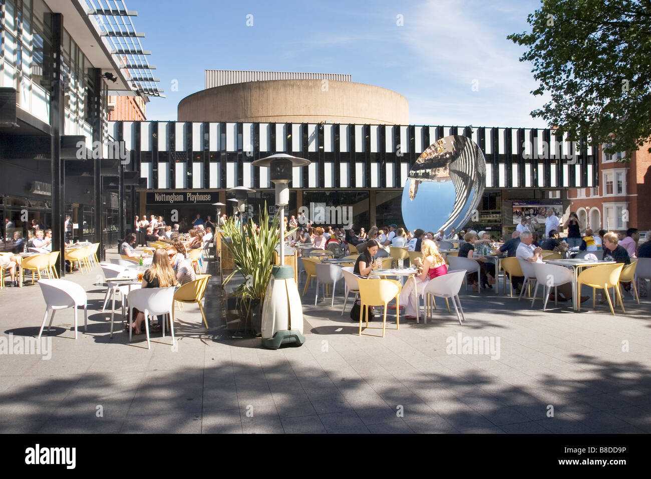 Nottingham Playhouse with outdoor cafe and Sky Mirror Stock Photo