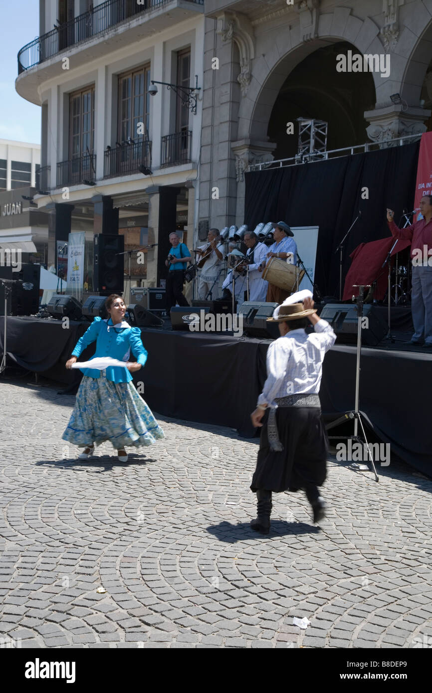 Traditional Argentine folk dance being performed at the Dia Internacial de  la Musica, Salta, Argentina Stock Photo - Alamy