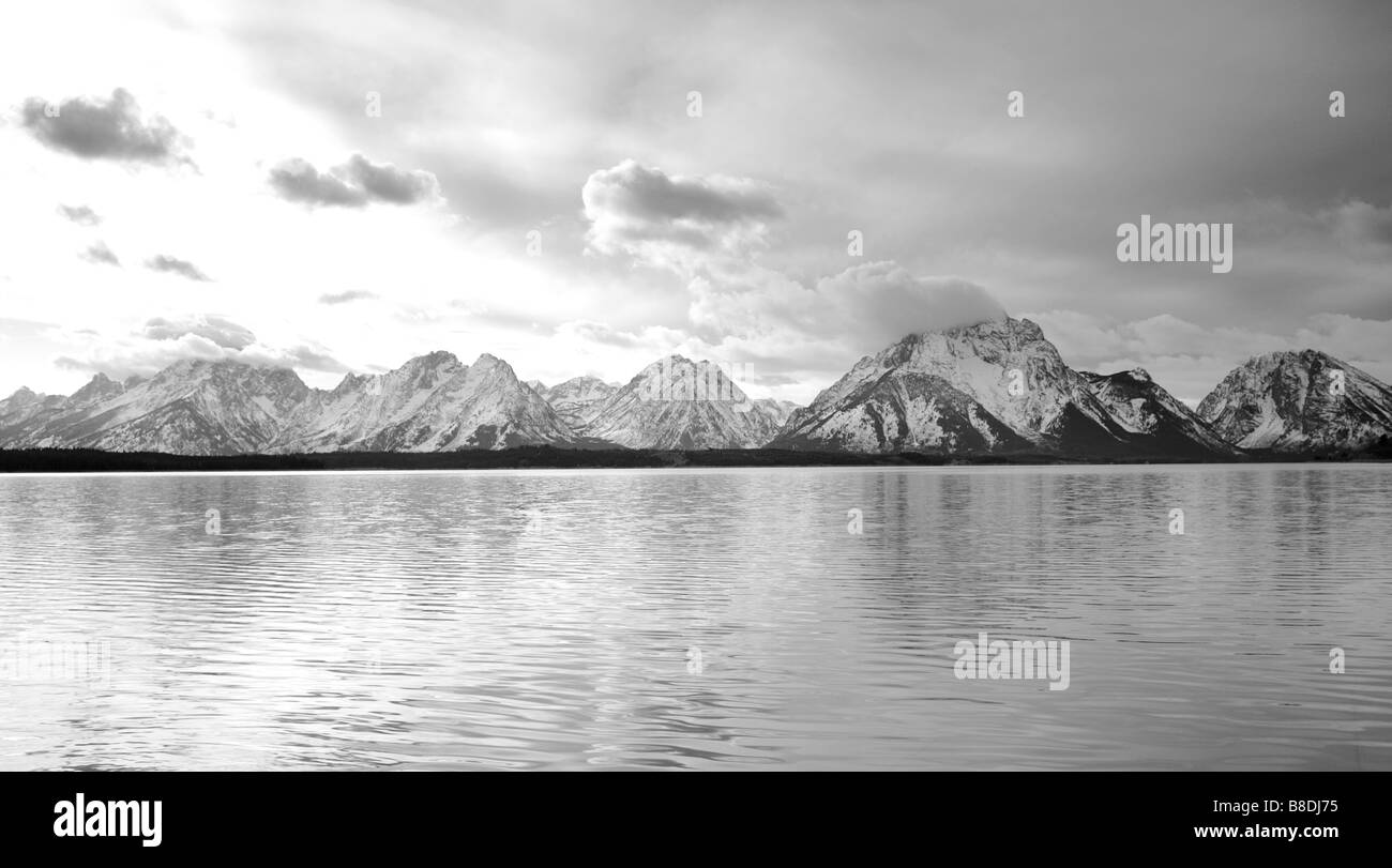 White capped mountains hi-res stock photography and images - Alamy
