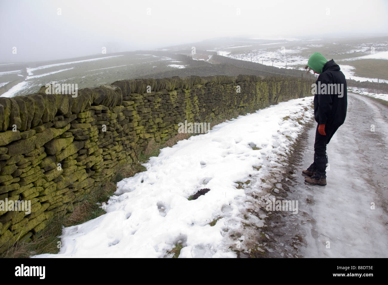 Hiking paths around Digley Resovoire, near Holmfirth Penine Hills in snow. West  Yorkshire Stock Photo