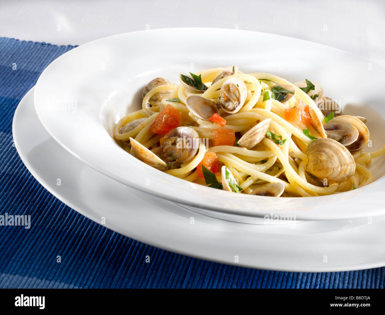 Spaghetti Pasta Clams Vongole Italian Stock Photo Alamy