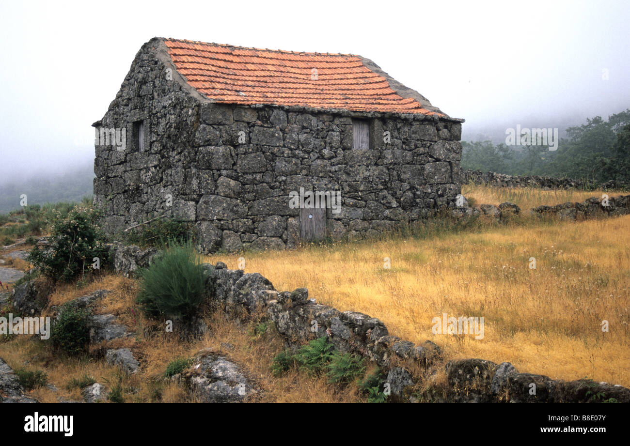 Old stone house field hi-res stock photography and images - Alamy