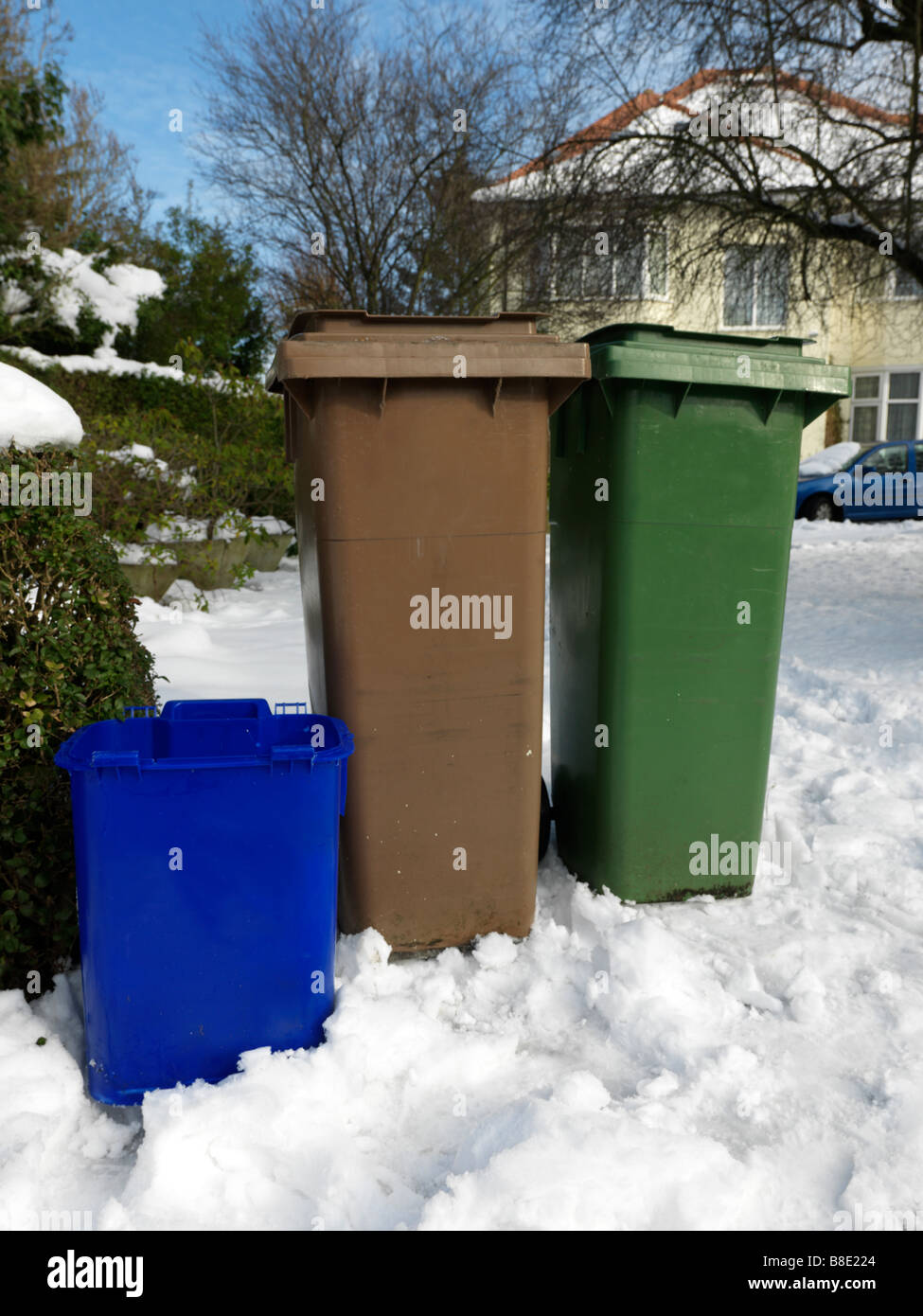 Wheelie bins recycling bins hi-res stock photography and images - Alamy