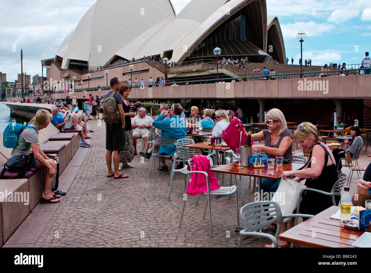Outdoor dining at the Sydney Opera House forecourt Stock Photo Alamy