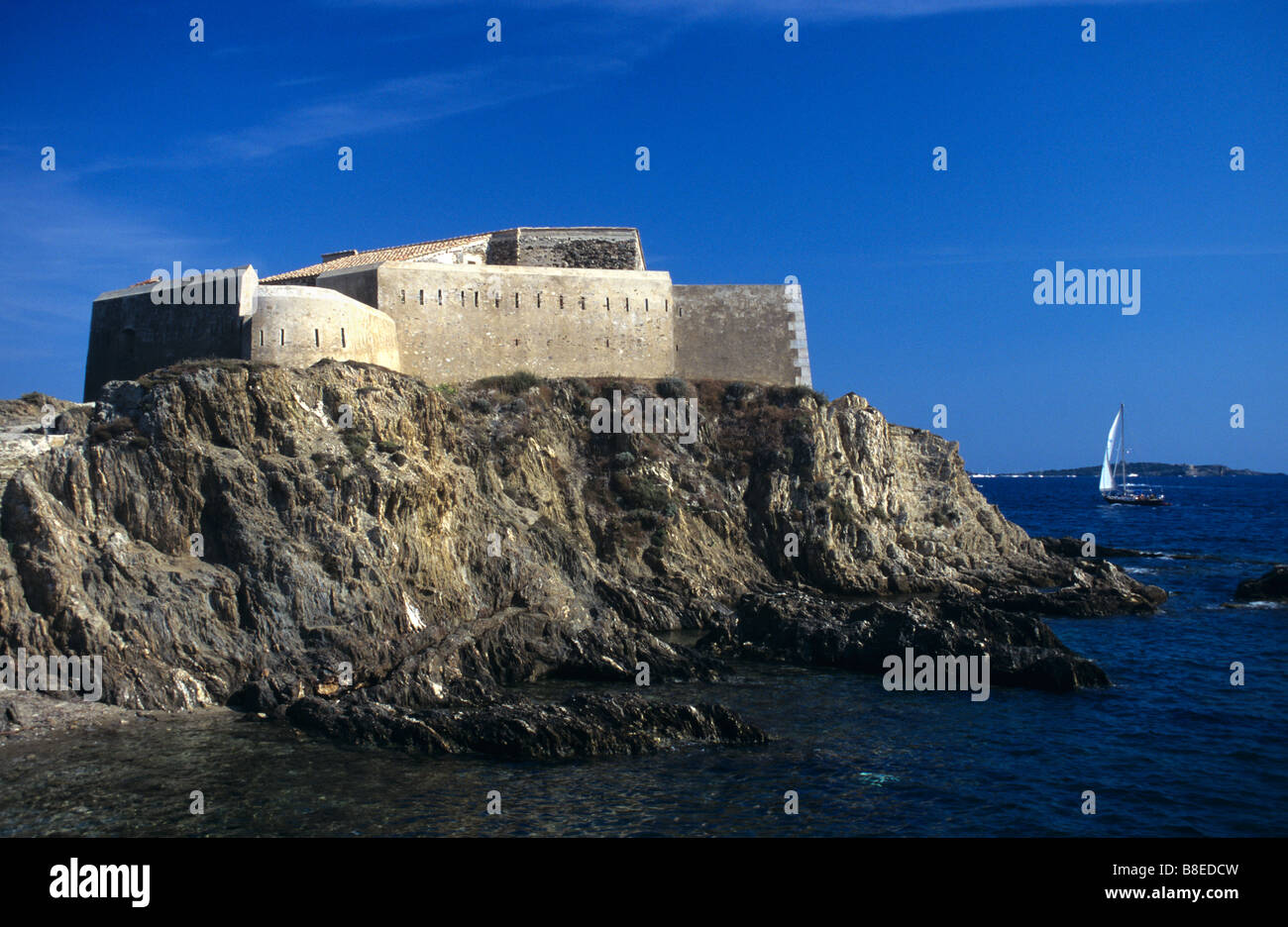 La Tour Fondue, Fort or Fortification, and Yacht, Giens Peninsula, near  Hyères, Côte d'Azur, Provence, France Stock Photo - Alamy