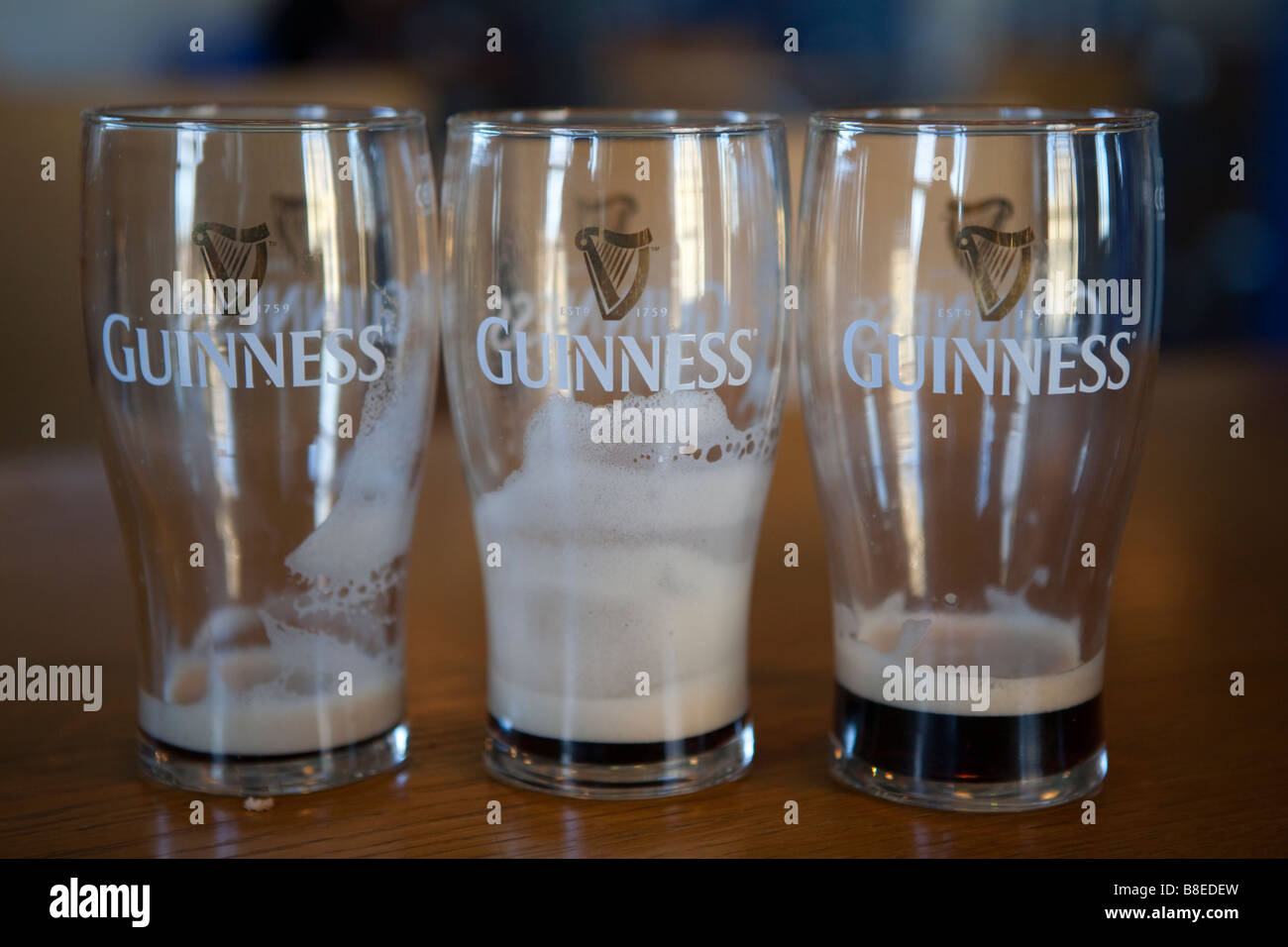 https://c8.alamy.com/comp/B8EDEW/empty-guinness-beer-glasses-at-a-bar-in-dublin-ireland-B8EDEW.jpg