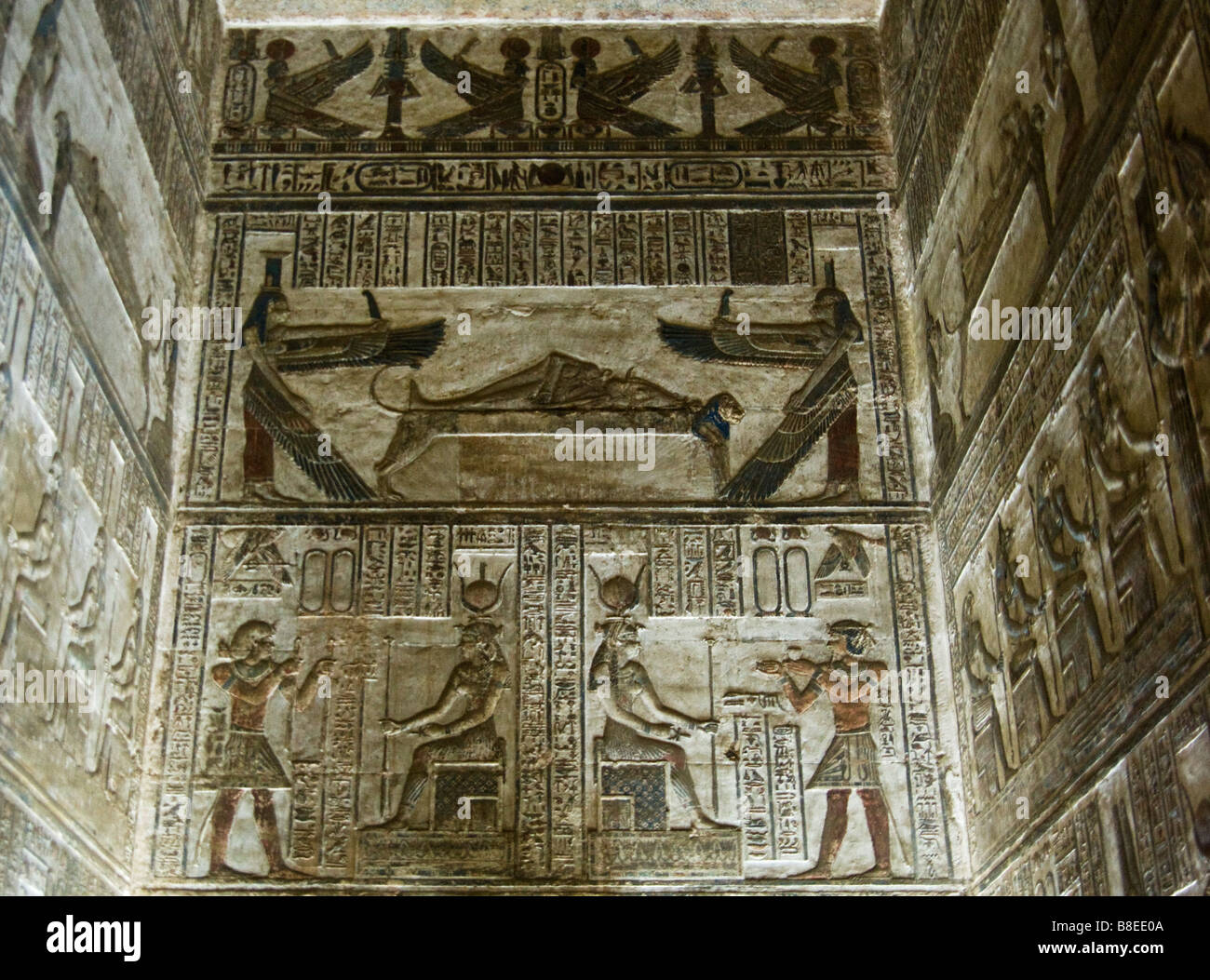 Ancient egypt hieroglyphics on wall hi-res stock photography and images ...