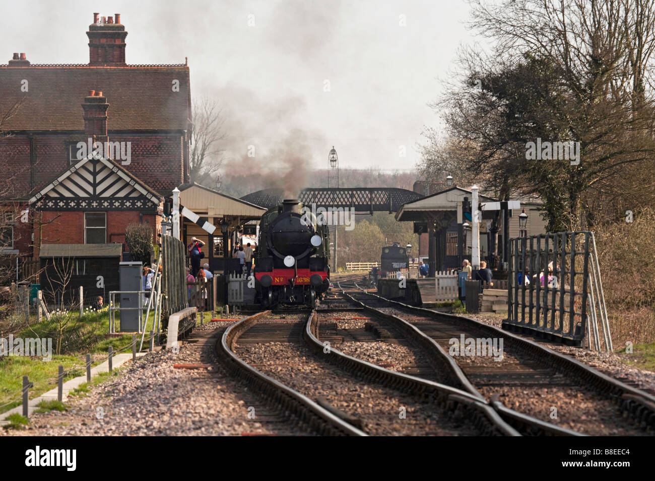 Steam engine in Southern livery preparing to leave Sheffield Park station Stock Photo