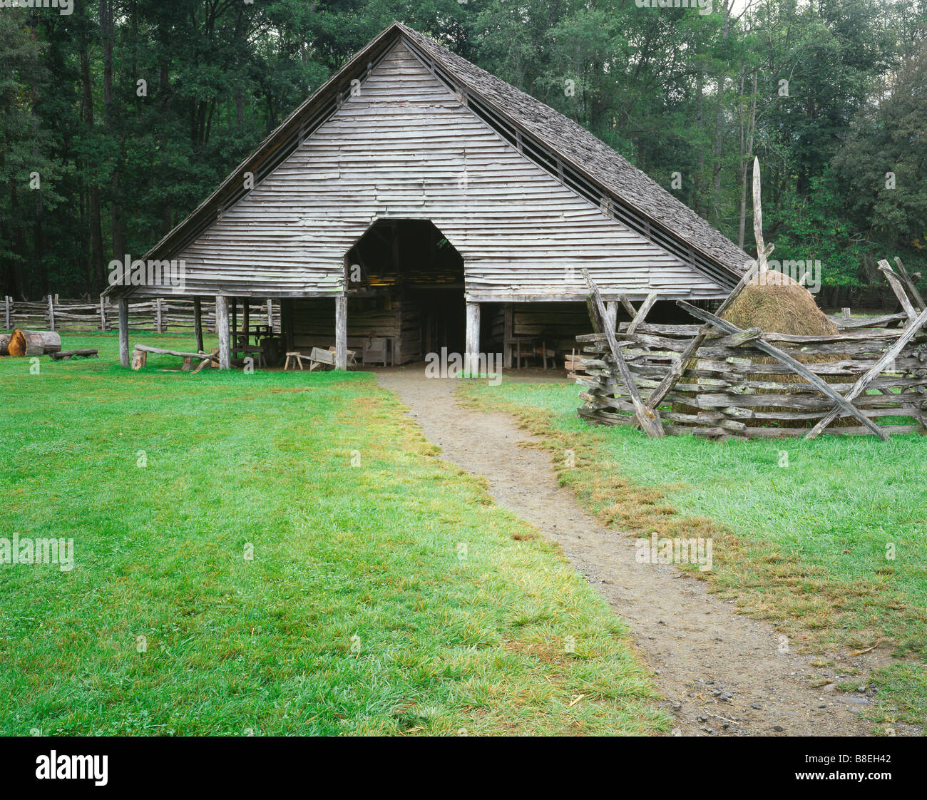 North Carolina Historic Pioneer Barn In The Oconaluftee Area Of