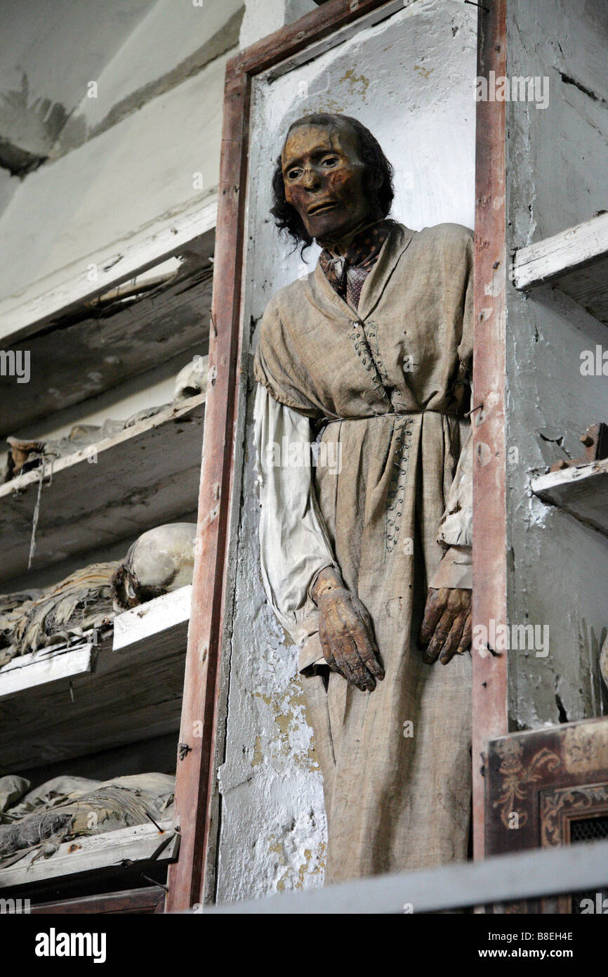 Crypt burial hires stock photography and images Alamy