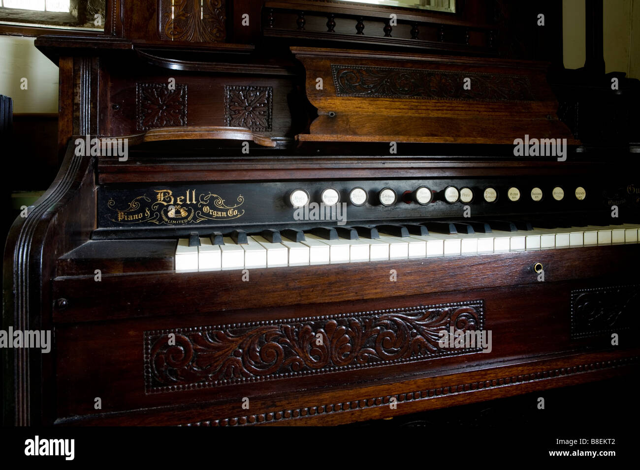 Oregon Keyboard Instrument Antique organ keyboard Stock Photo - Alamy
