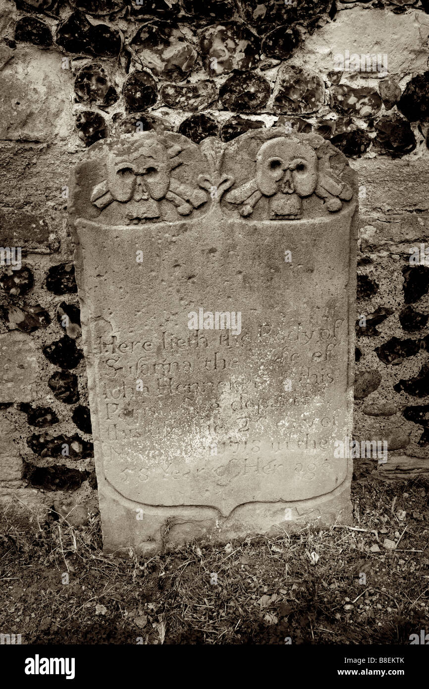 Tombstone in a Kent churchyard, England UK Stock Photo