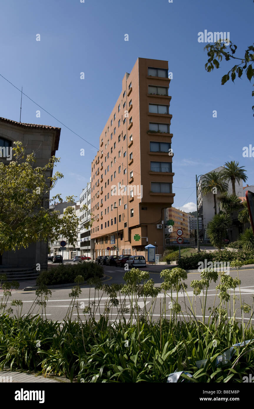 Tall thin building hi-res stock photography and images - Alamy